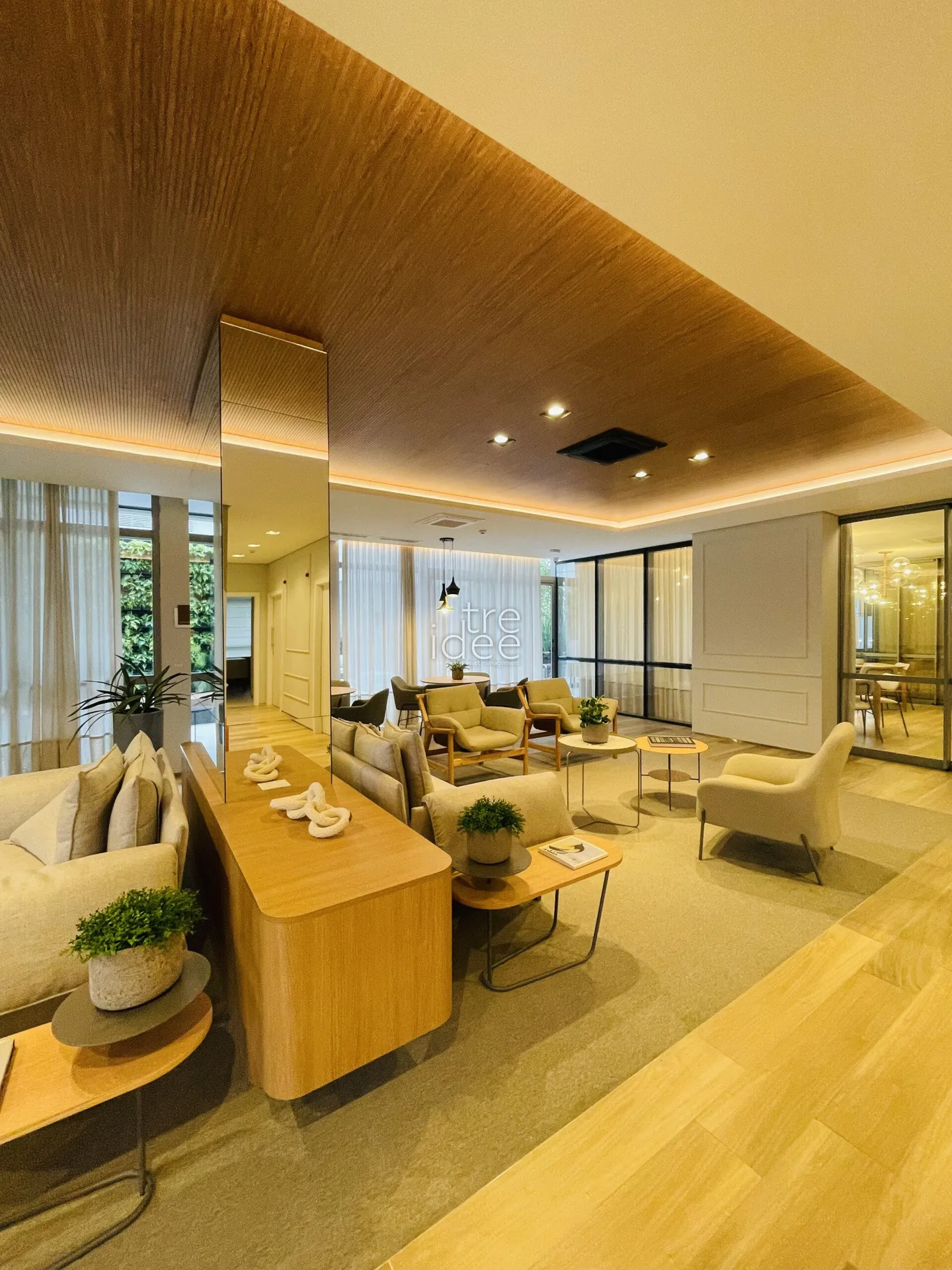 Furnished 1-bedroom apartment with an open-plan kitchen — photo 33