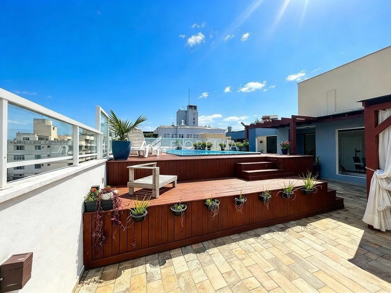Furnished apartment, 184 m², with a glass-enclosed balcony — photo 20