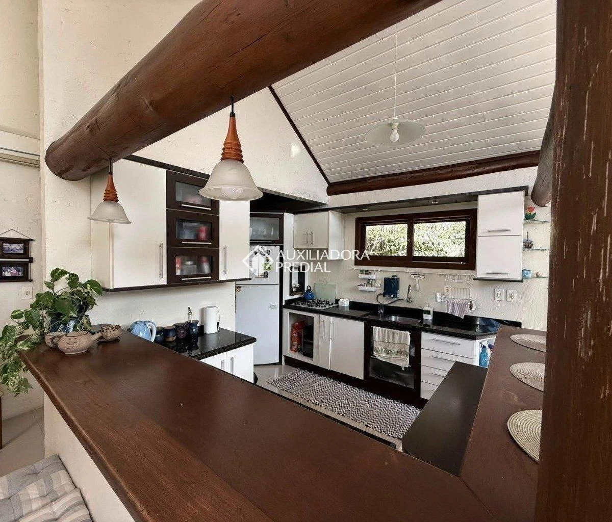 3-bedroom house with a grill on the balcony in Florianópolis — photo 15
