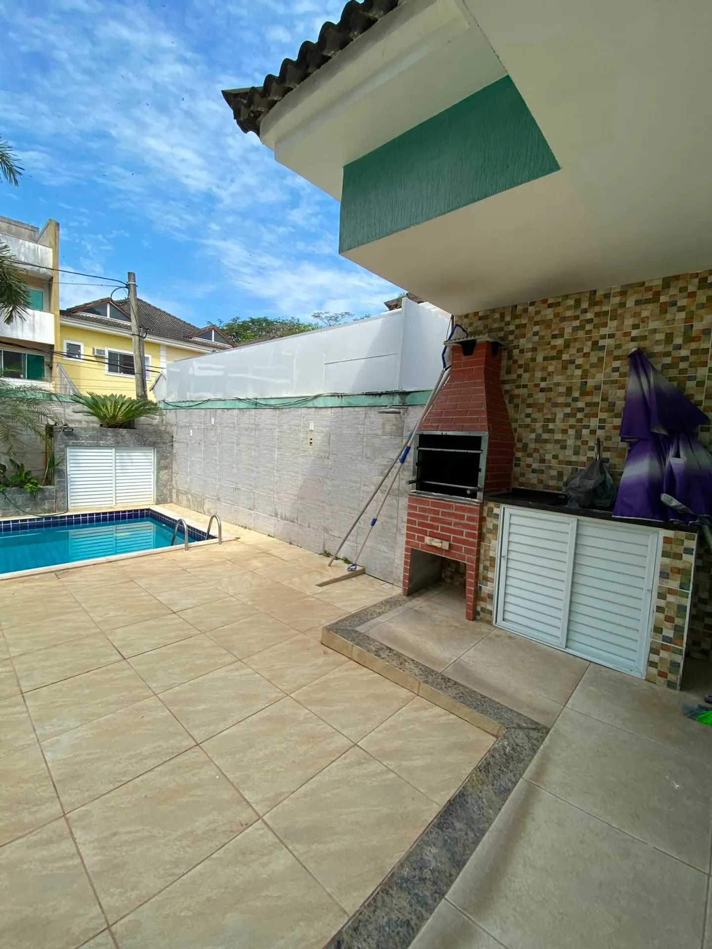 Casa amueblada con 3 dormitorios y cocina cerrada moderna — photo 22