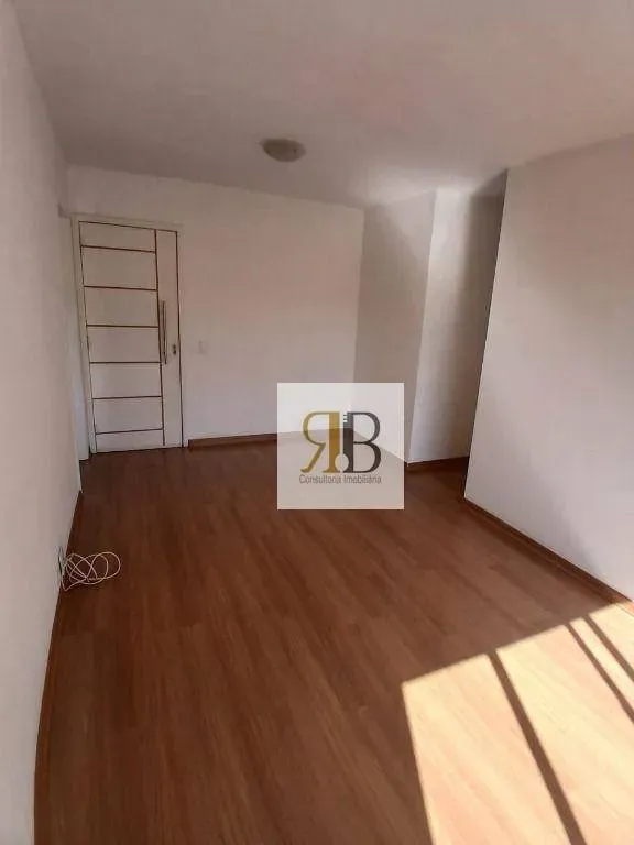 3-bedroom apartment in a building with a pool — photo 5