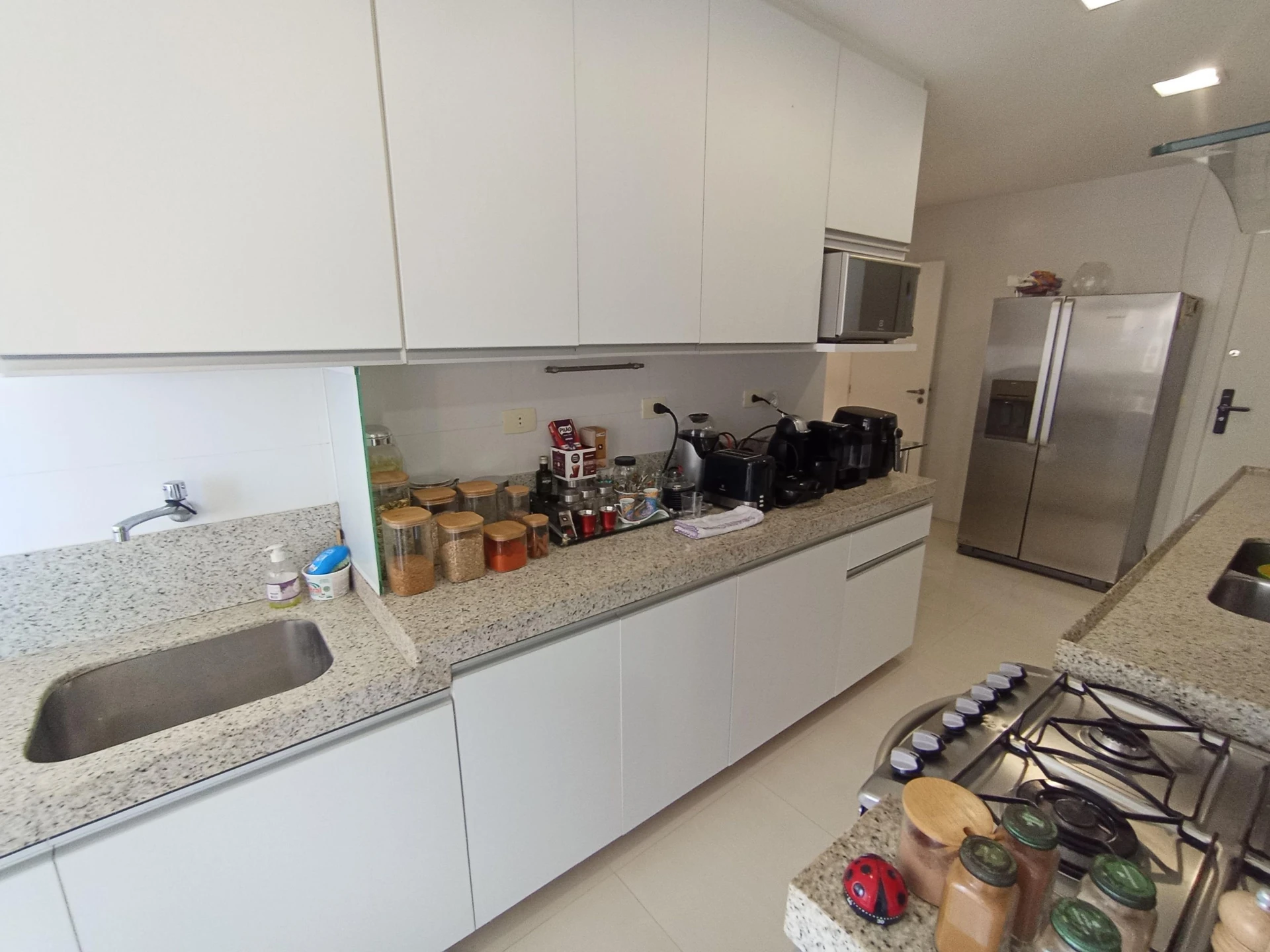 Furnished 3-bedroom apartment with enclosed balcony — photo 11