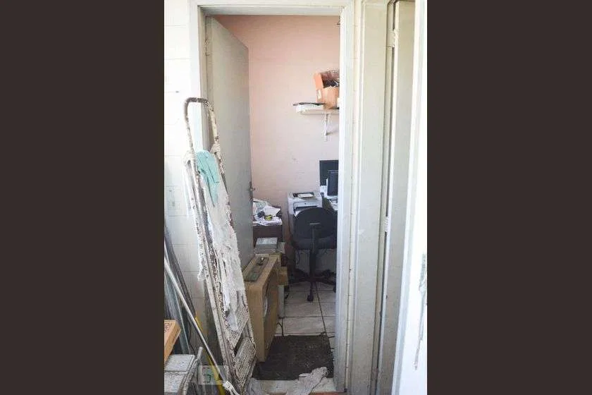 2-bedroom apartment with a closed kitchen and gas stove — photo 14