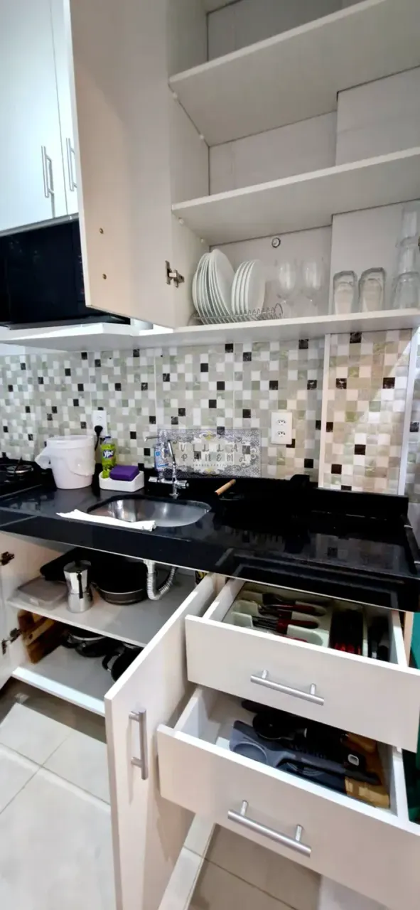 Furnished 1-bedroom apartment with a glassed-in balcony — photo 16