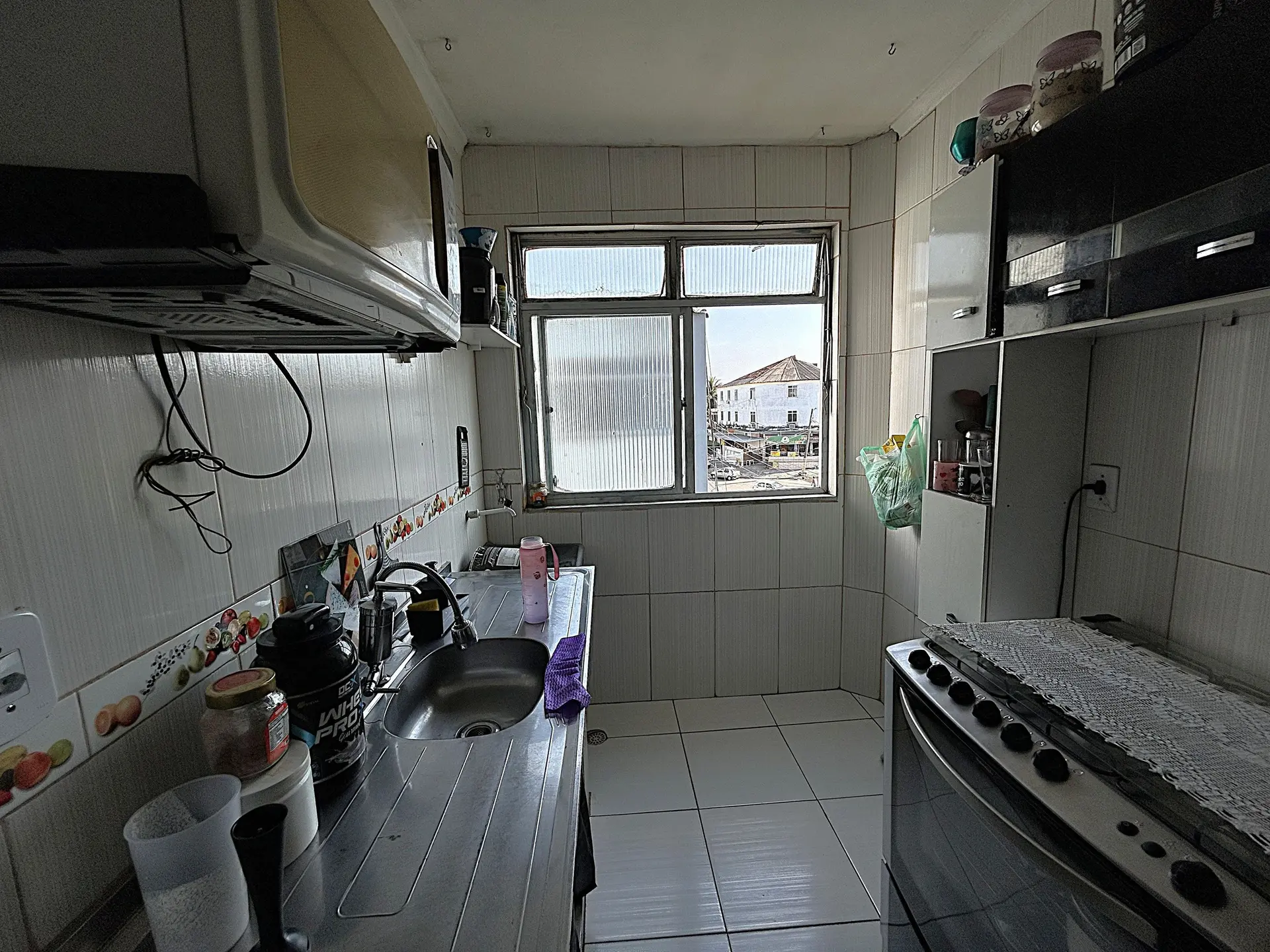 Furnished 2-bedroom apartment with building party room — photo 4