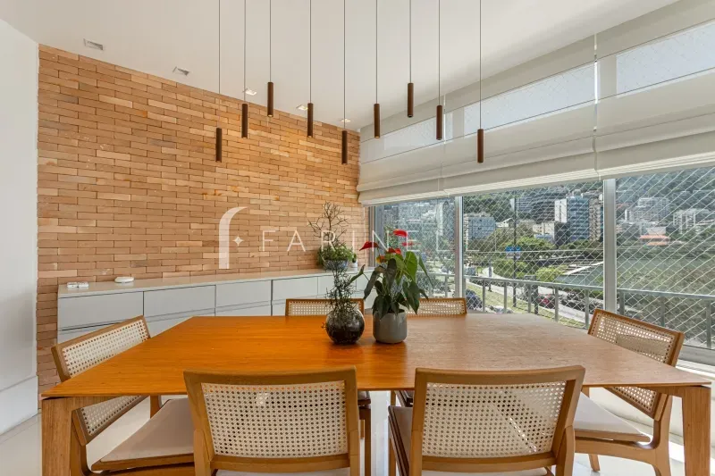 Furnished apartment with 4 bedrooms and 5 bathrooms — photo 13