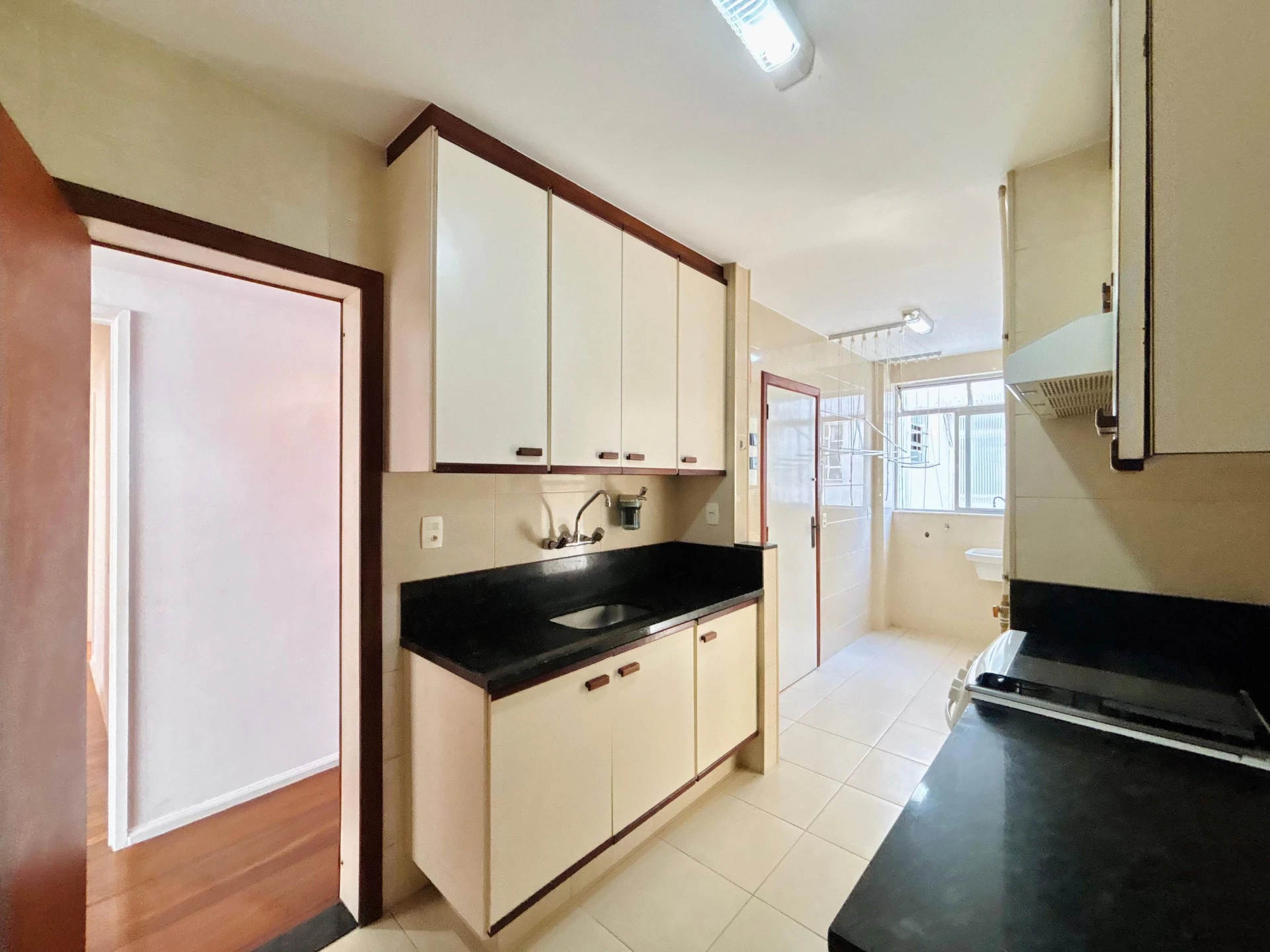 Furnished apartment with a glazed balcony and 3 bedrooms — photo 2