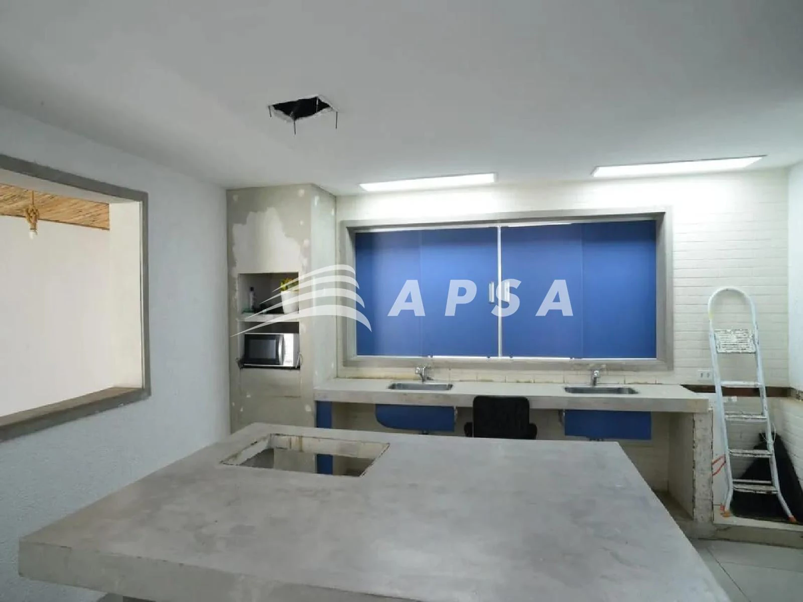 4-bedroom house with a private pool — photo 2