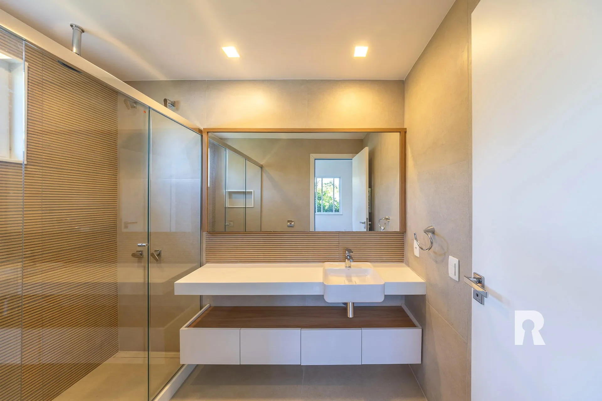 Furnished house with 5 bedrooms and 5 bathrooms — photo 29