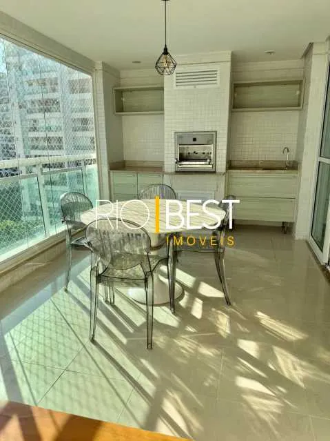 Apartment with 4 bedrooms and a glazed balcony view — photo 2