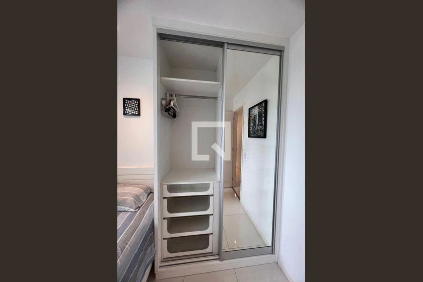 2-bedroom apartment in a building with a gym — photo 5