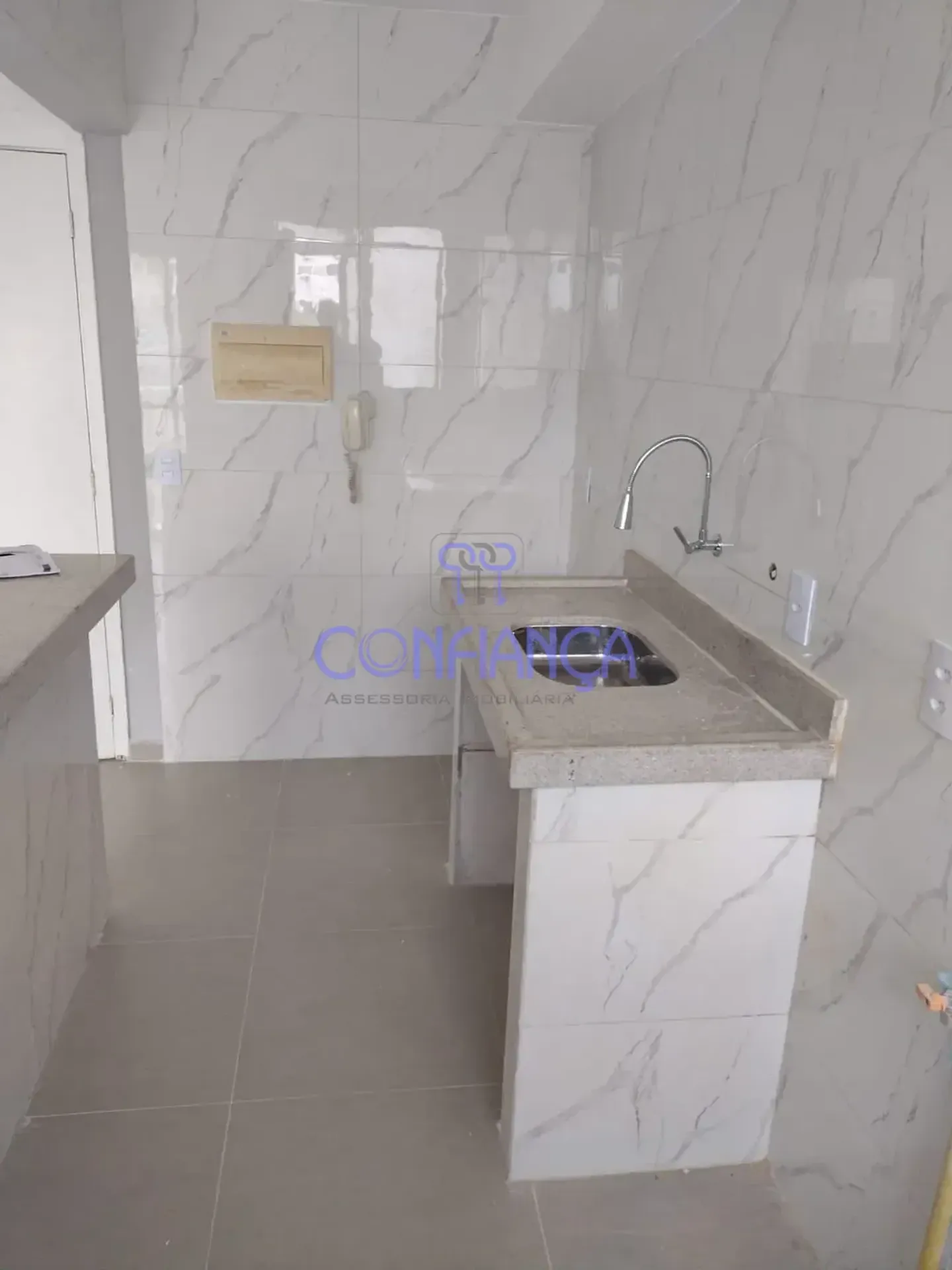 One-bedroom apartment in a building with a pool — photo 15