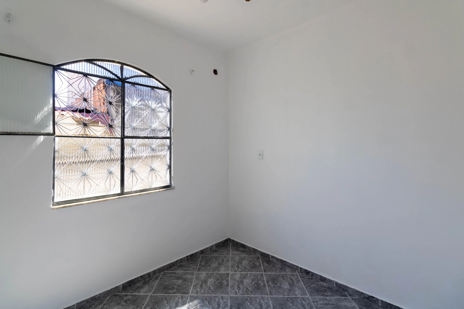 Unfurnished house with 3 bedrooms and a private garden — photo 41