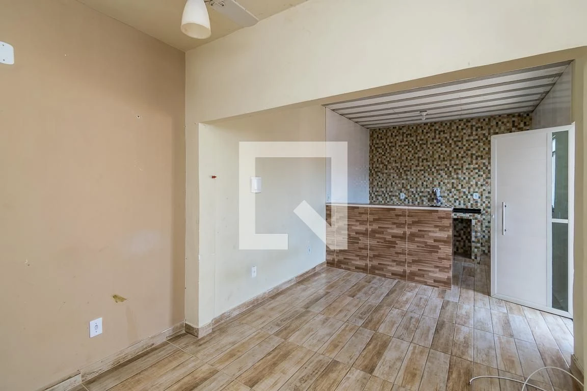 Balcony with a grill in a 3-bedroom apartment, 80 m² — photo 50
