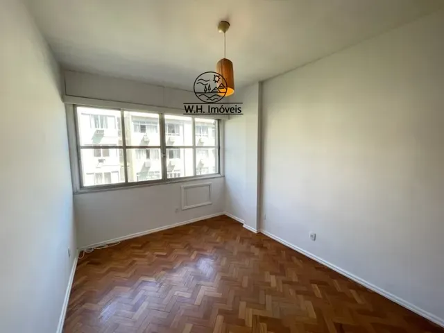 3-bedroom apartment with wood or laminate floors — photo 12