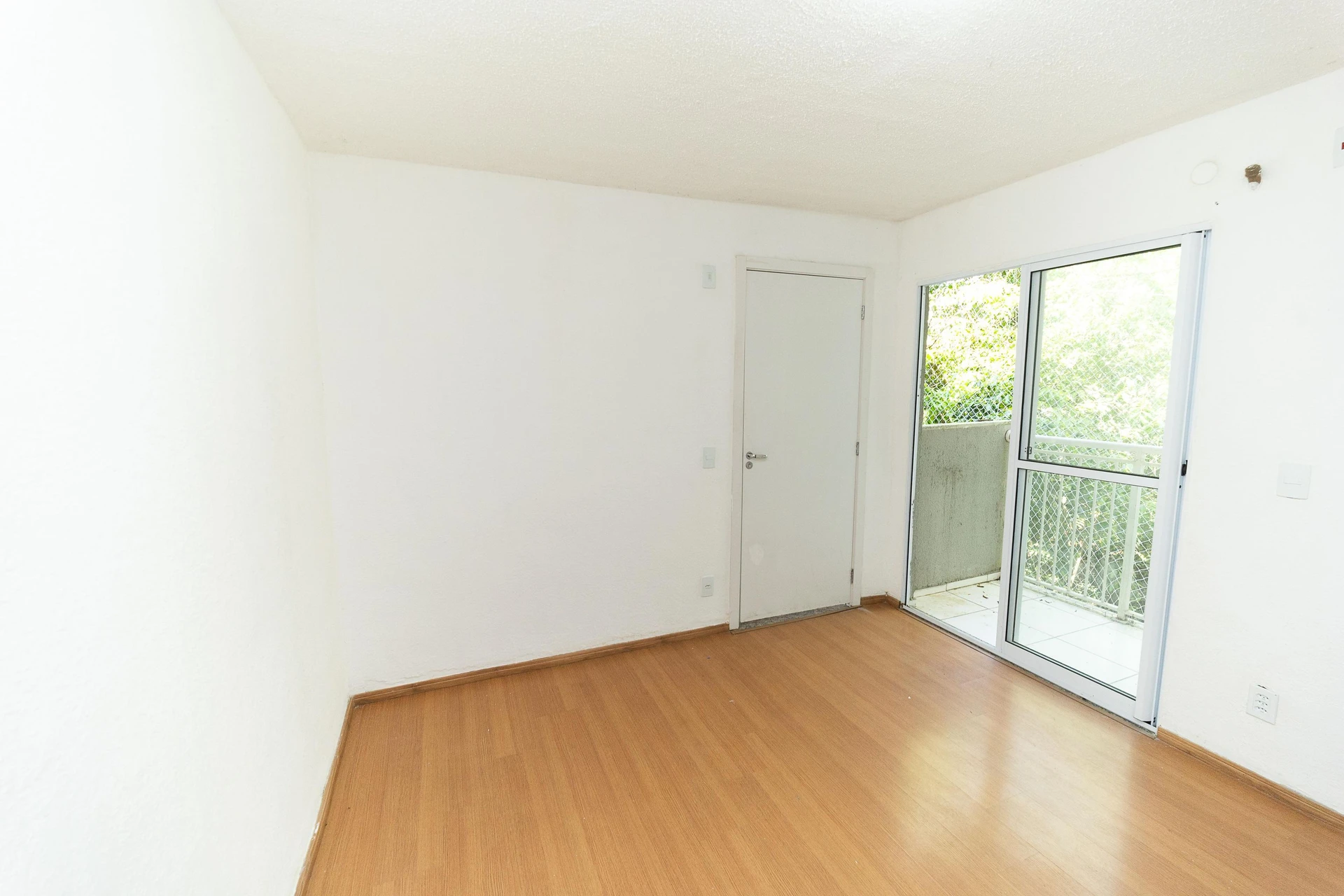 2-bedroom apartment in a building with a gym — photo 26