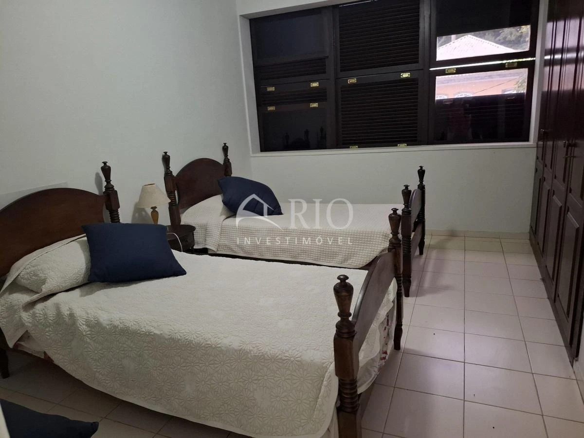 Unfurnished house with 4 bedrooms and 6 bathrooms, 945 m² — photo 35