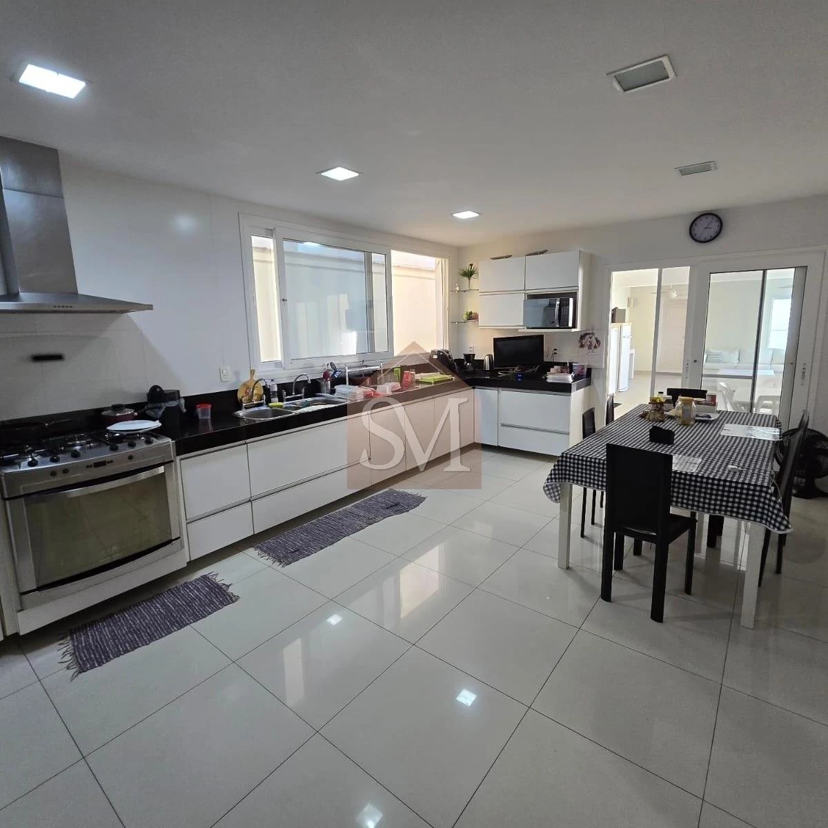 Furnished triplex house with 4 en-suite rooms and 669 m² — photo 5