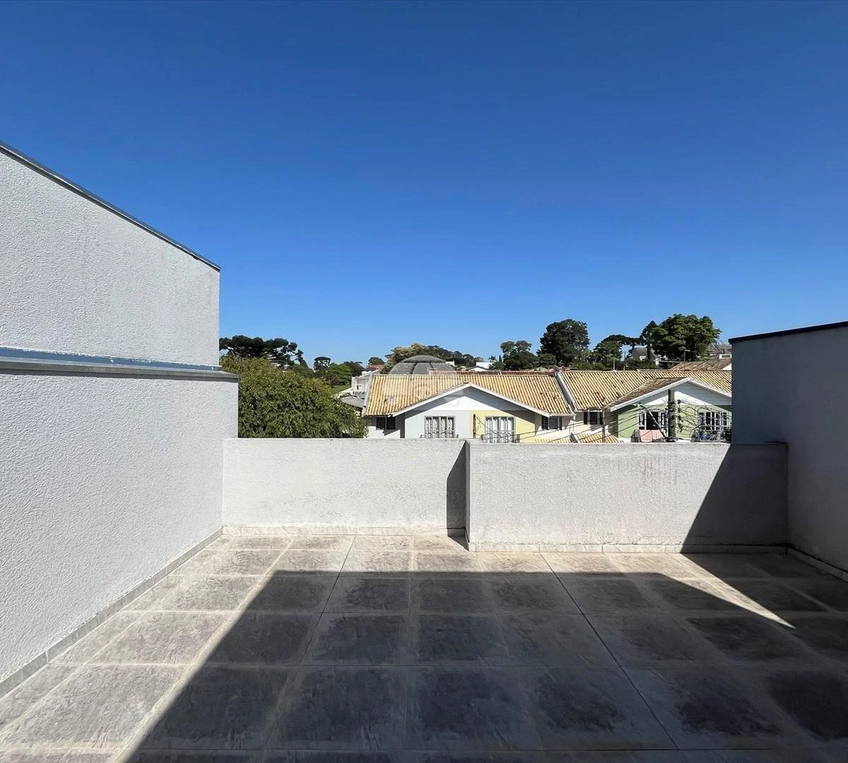 3-bedroom house with a grill on the balcony in Curitiba — photo 49