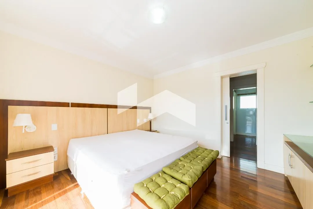 431 m² house with 4 en-suite bedrooms and 6 parking — photo 49