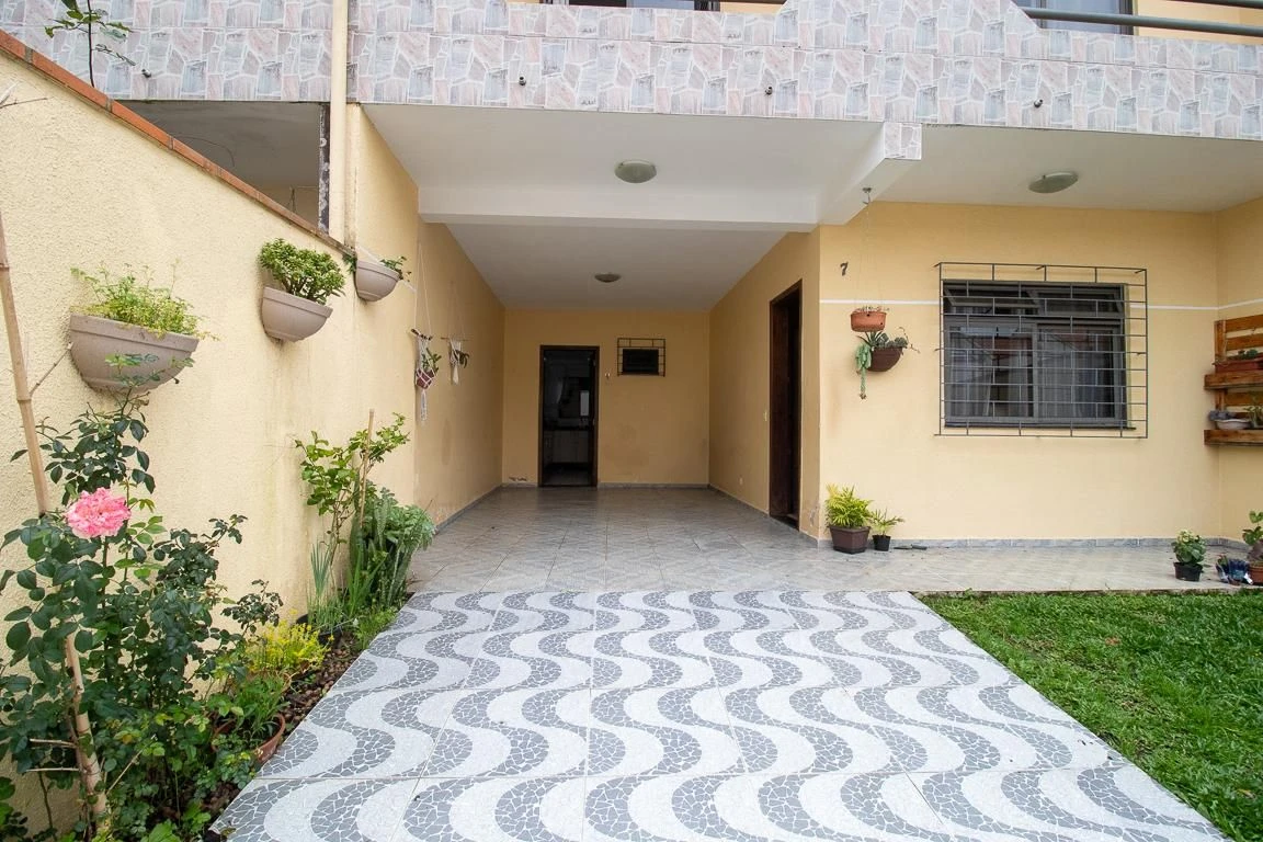 3-bedroom house with a bathtub in Curitiba — photo 44