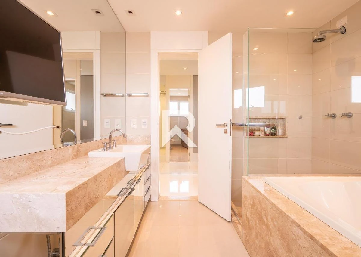 276 m² apartment with a bathtub and floor-to-ceiling windows — photo 20
