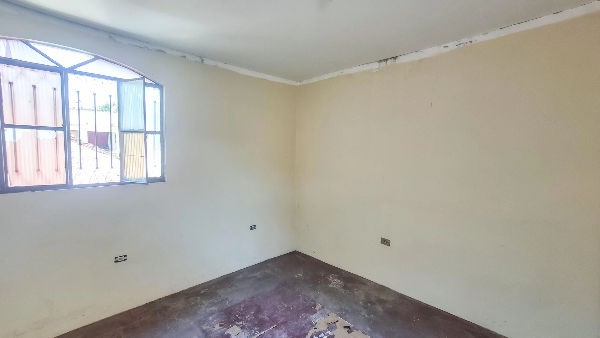 House with 2 bedrooms and a washing machine — photo 15