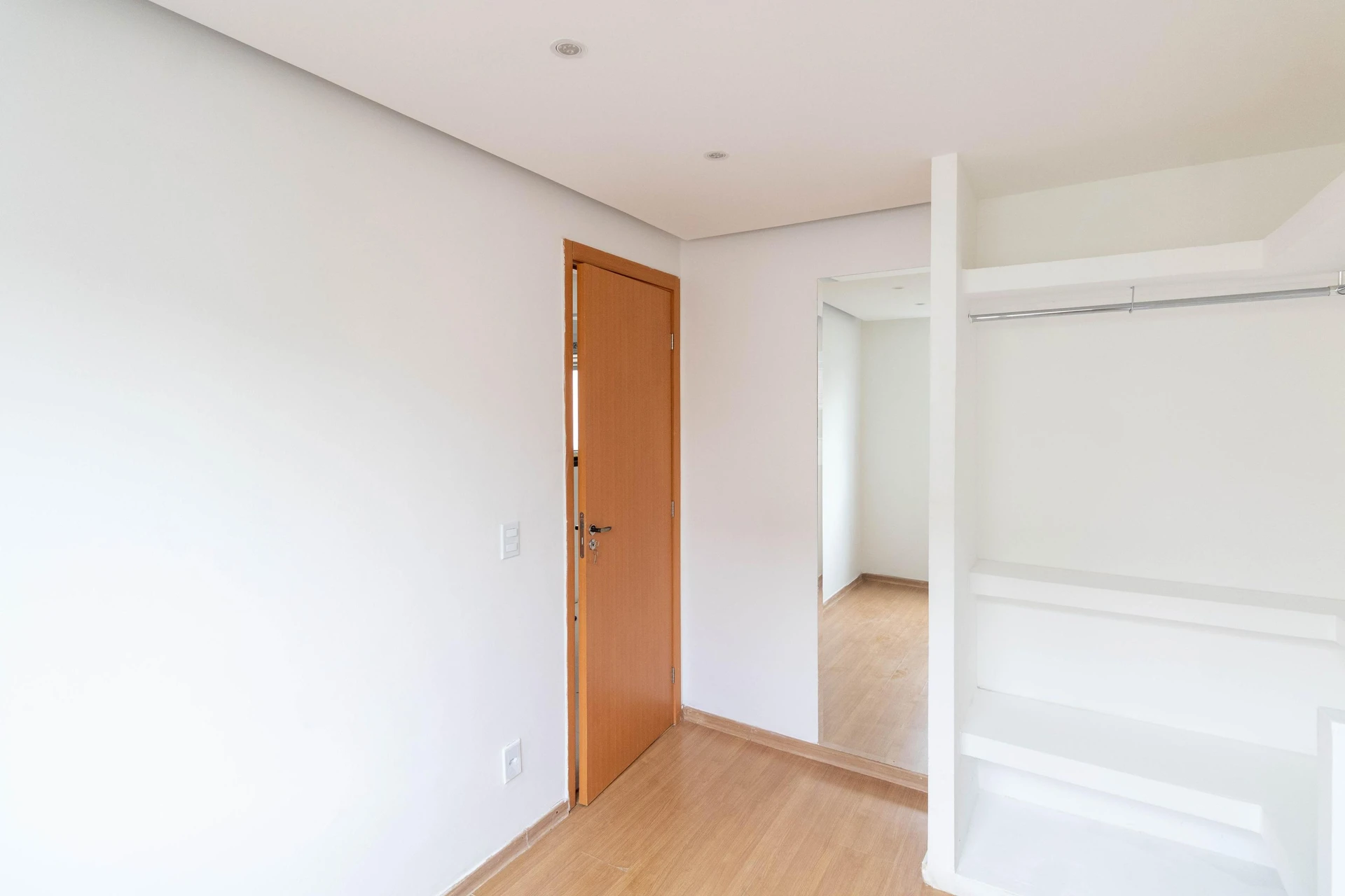 Walk-in closet in a 2-bedroom apartment, 43 m² — photo 30