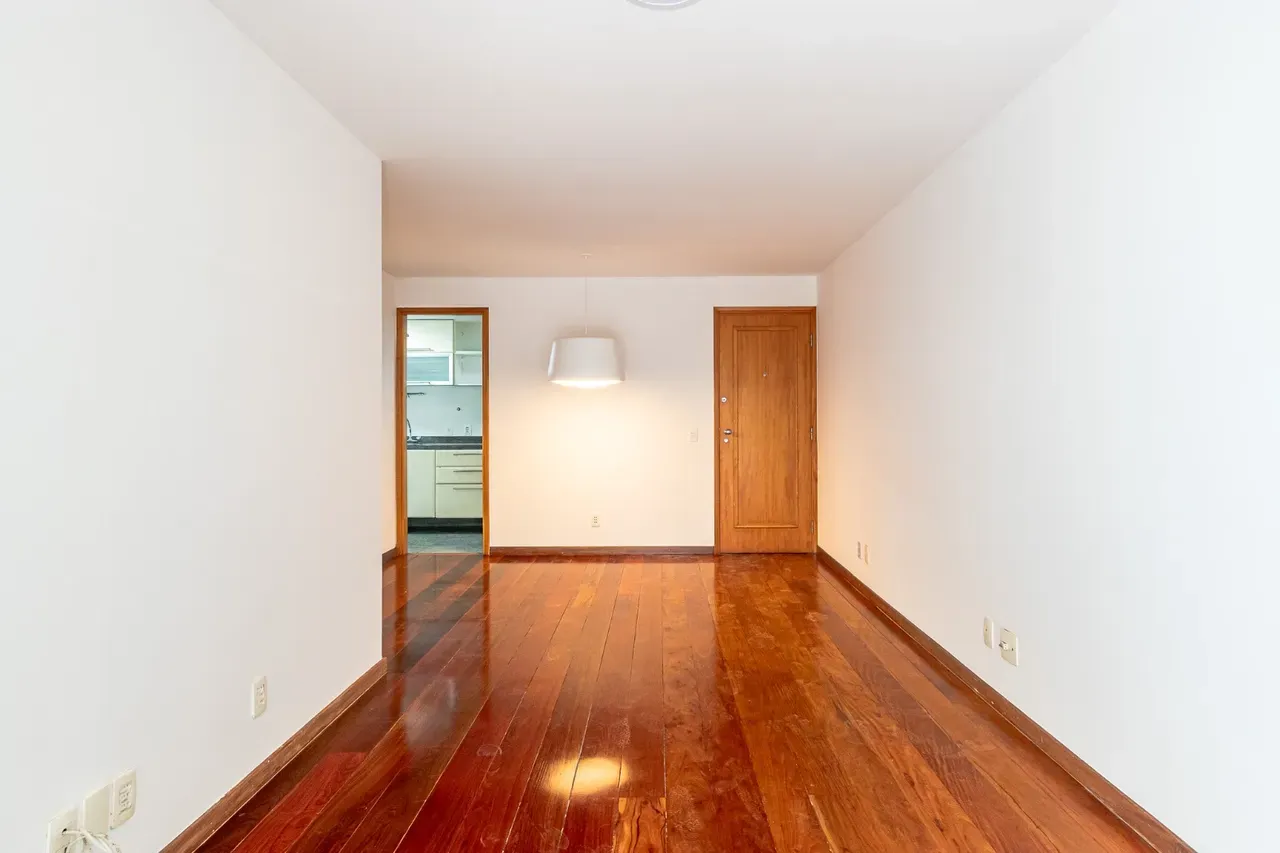 3-bedroom apartment with a walk-in closet — photo 5
