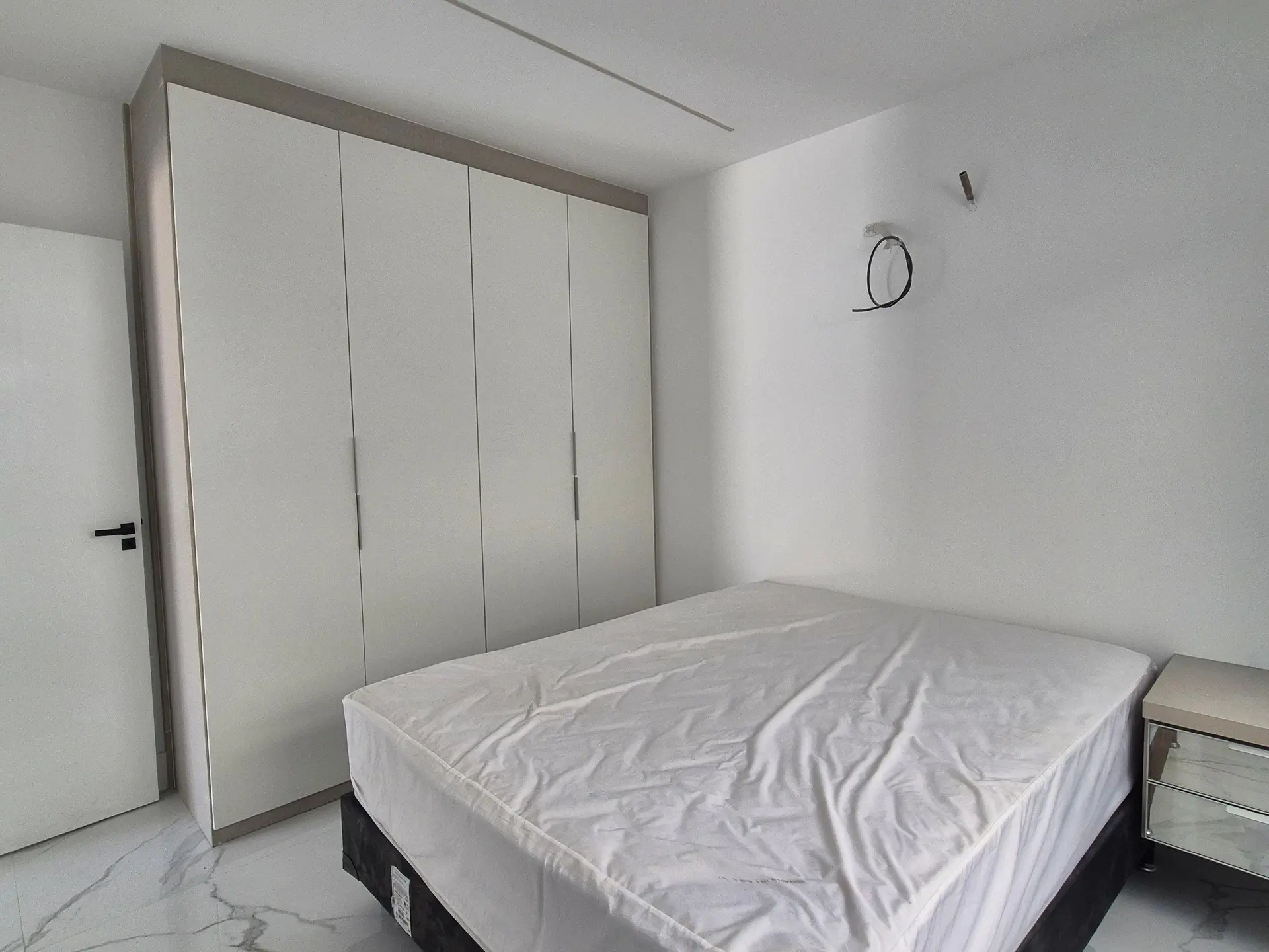 Ventanales de piso a techo y 5 dormitorios: casa de 403 m² — photo 9
