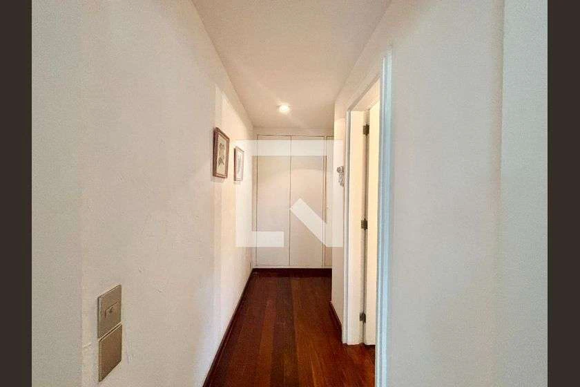 Apartment with 4 bedrooms and an en-suite bathroom — photo 18