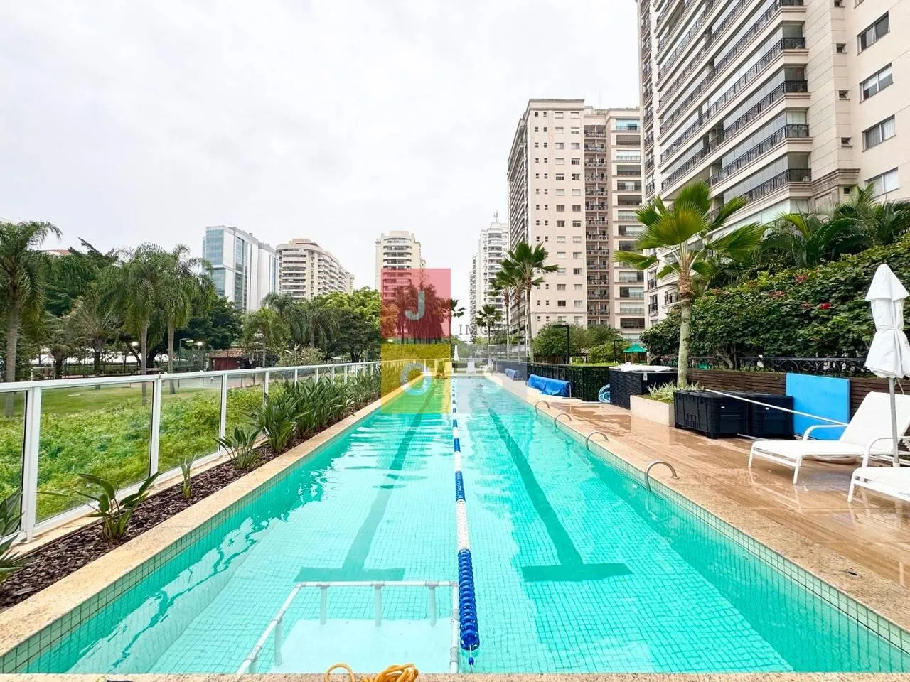 Apartamento mobiliado, 193 m², com janelas do piso ao teto — photo 65