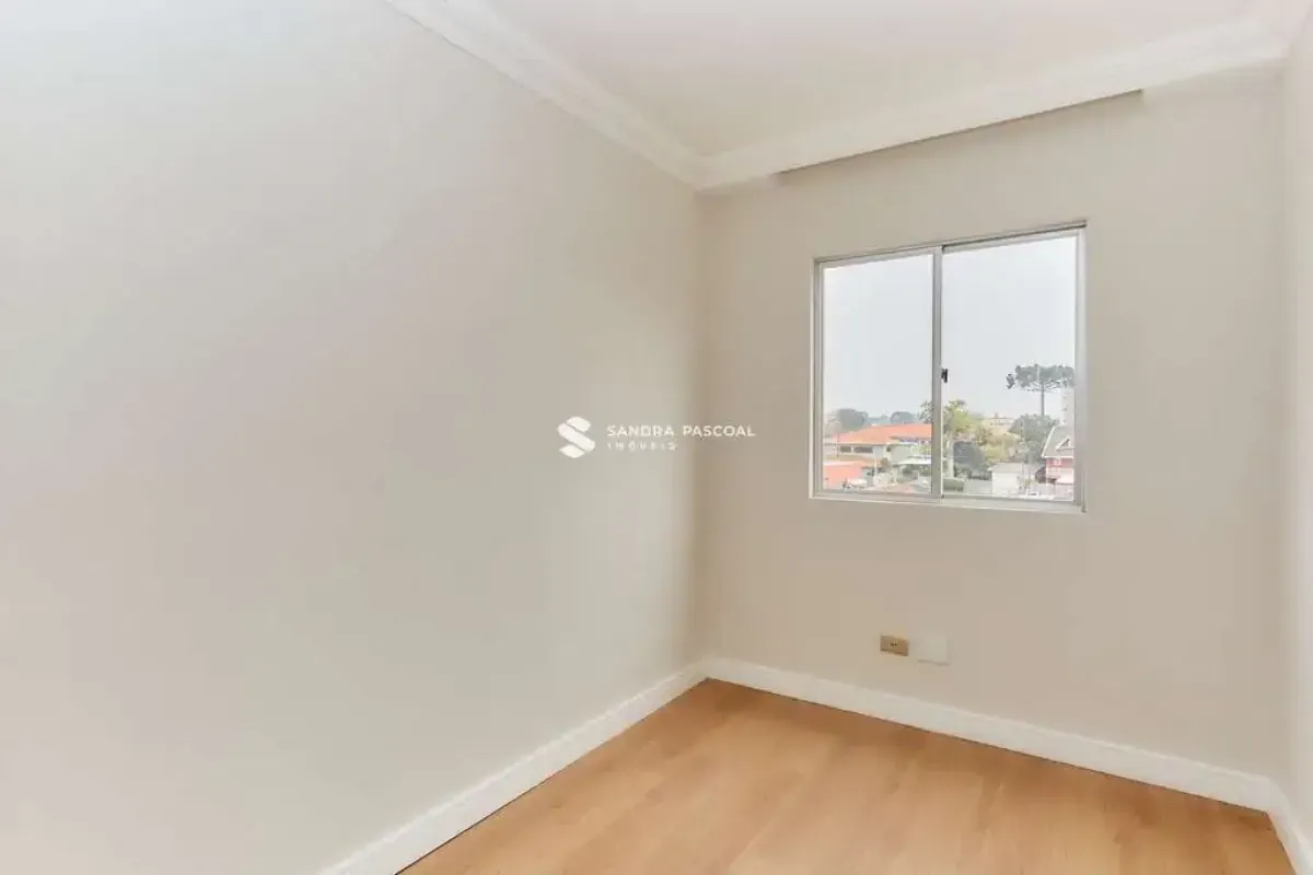 Wood or laminate floors in a one-bedroom apartment, 69 m² — photo 3