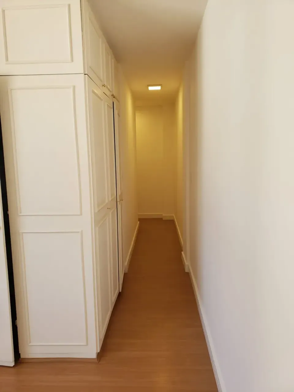 Квартира з 3 спальнями та дерев'яною підлогою або ламінатом — photo 12