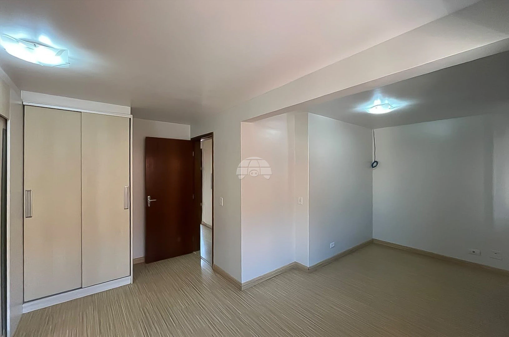 2-bedroom house with a walk-in closet in Curitiba — photo 9