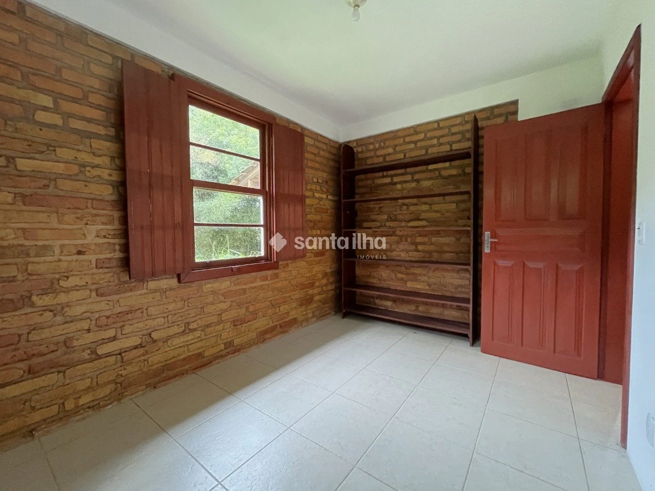 4-bedroom house with a garden — photo 24