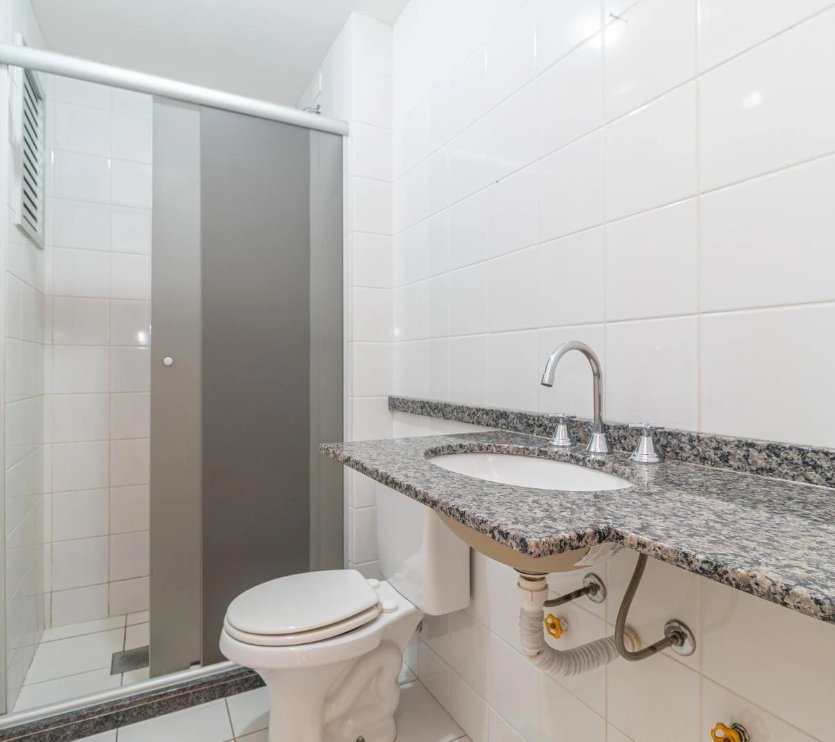 2-bedroom apartment with a washing machine in Curitiba — photo 22