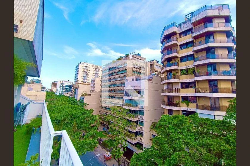 127 m² apartment with 3 en-suite bedrooms and balcony — photo 34