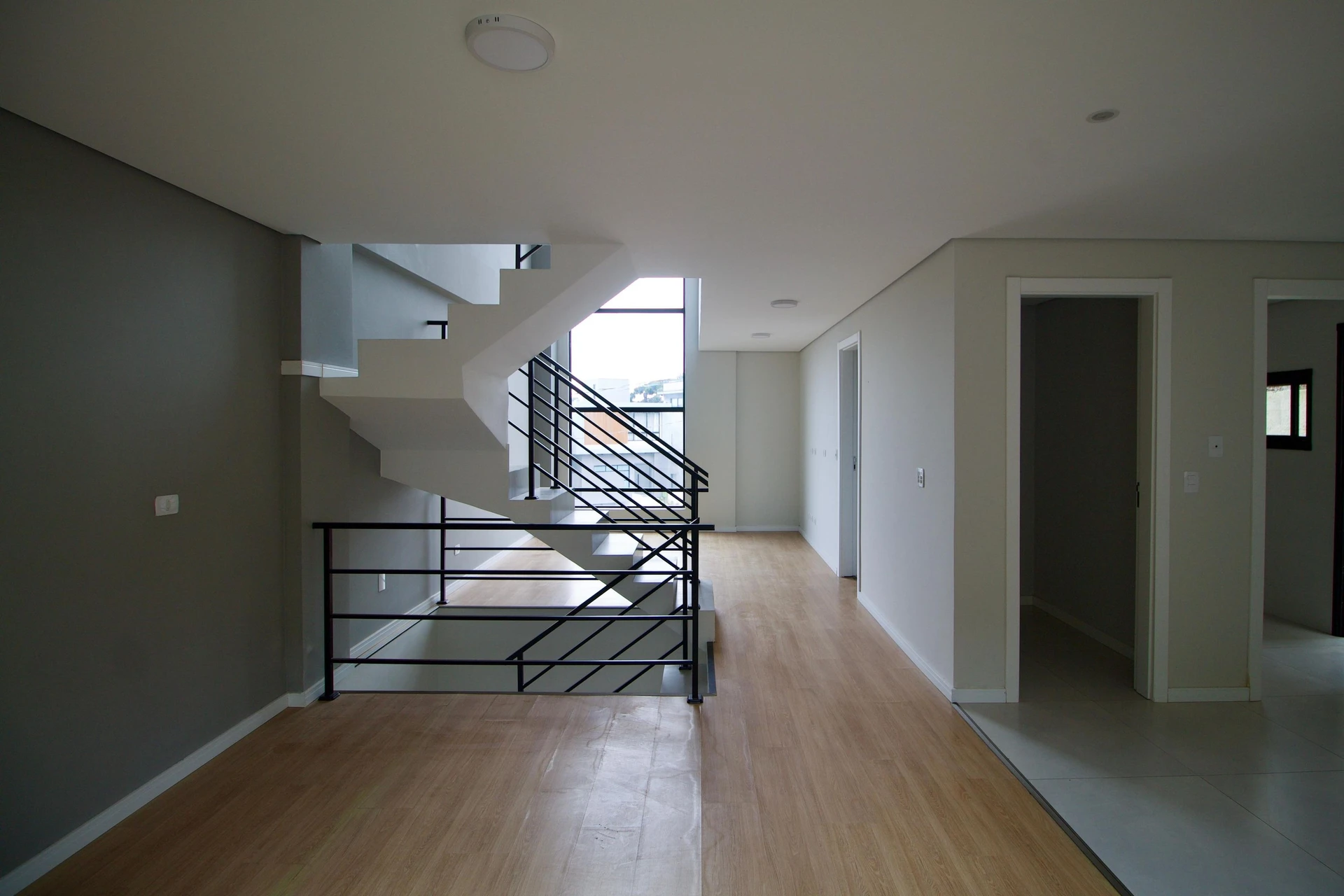 Floor-to-ceiling windows in a 3-bedroom house, 160 m² — photo 58