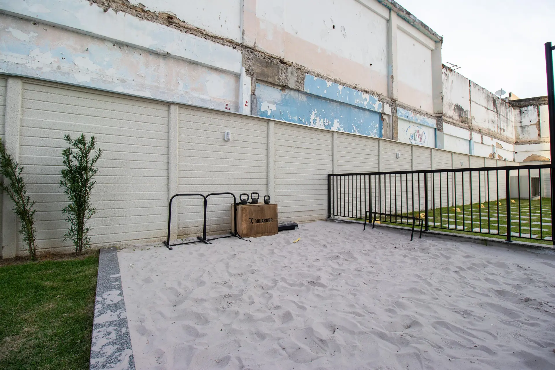 Rental apartment with 2 bedrooms, balcony and private garden — photo 17