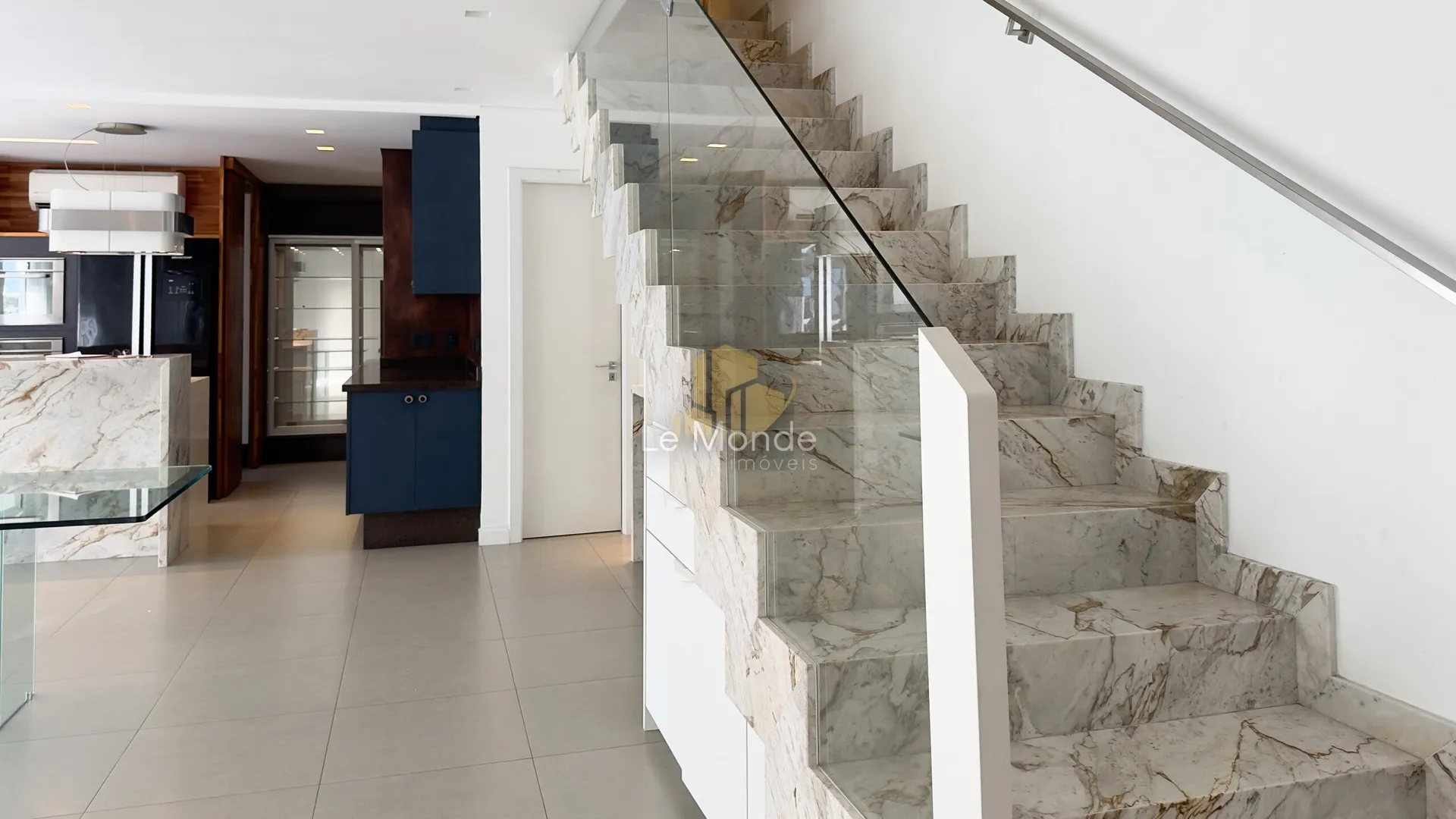 Duplex apartment with 3 bedrooms and 156 m² — photo 57