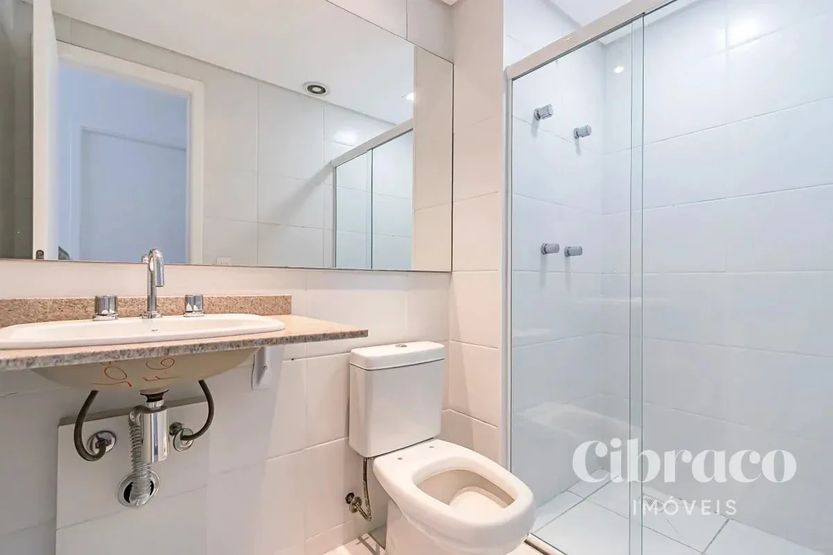 Glass-enclosed balcony in a 2-bedroom apartment, 69 m² — photo 9