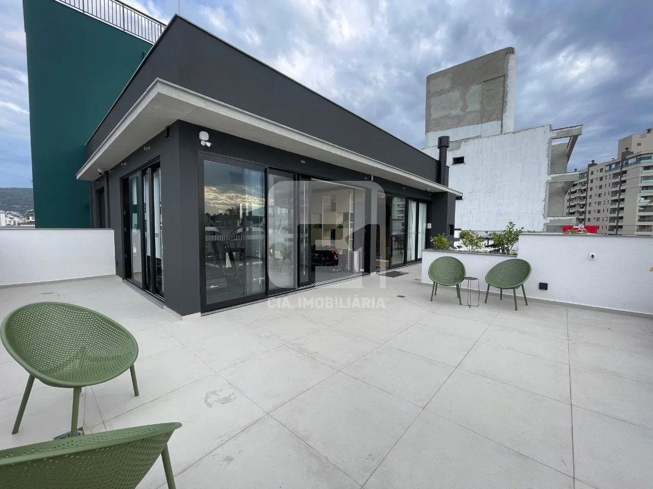 Furnished 45 m² studio with 1 bedroom and open kitchen — photo 5