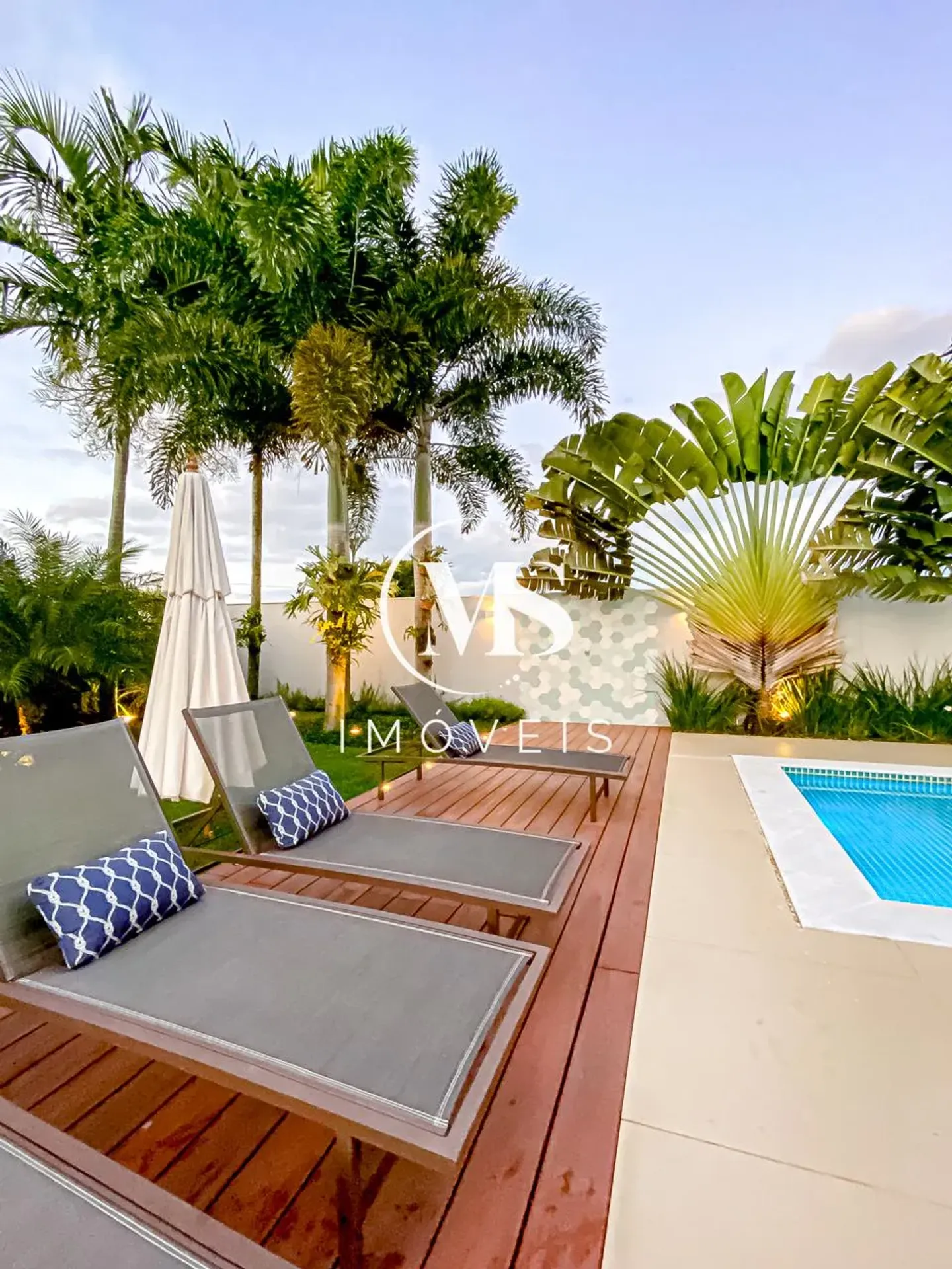 Jacuzzi in a 5-bedroom house, 780 m² — photo 5