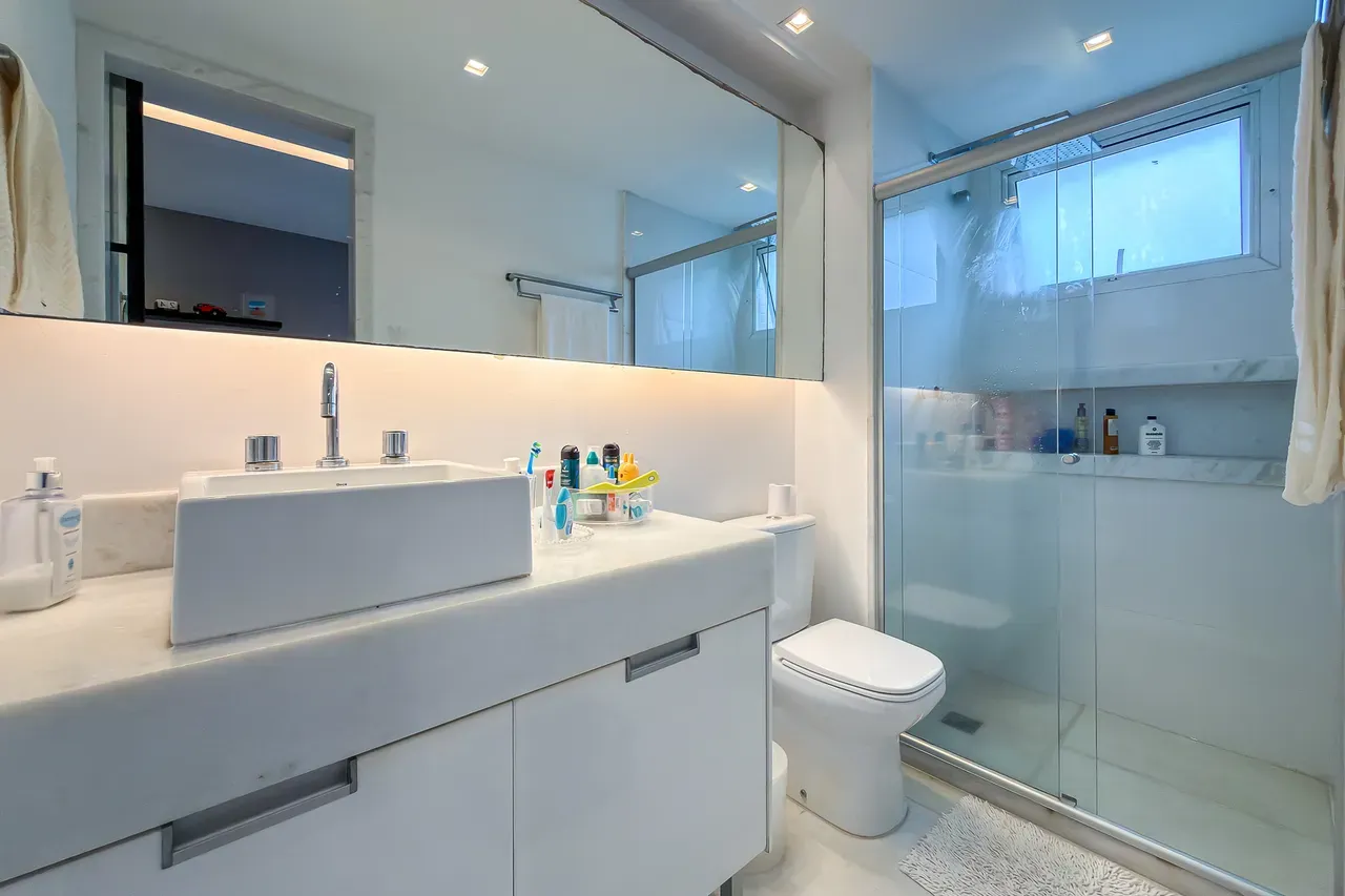 Furnished 3-bedroom apartment with 4 bathrooms — photo 23