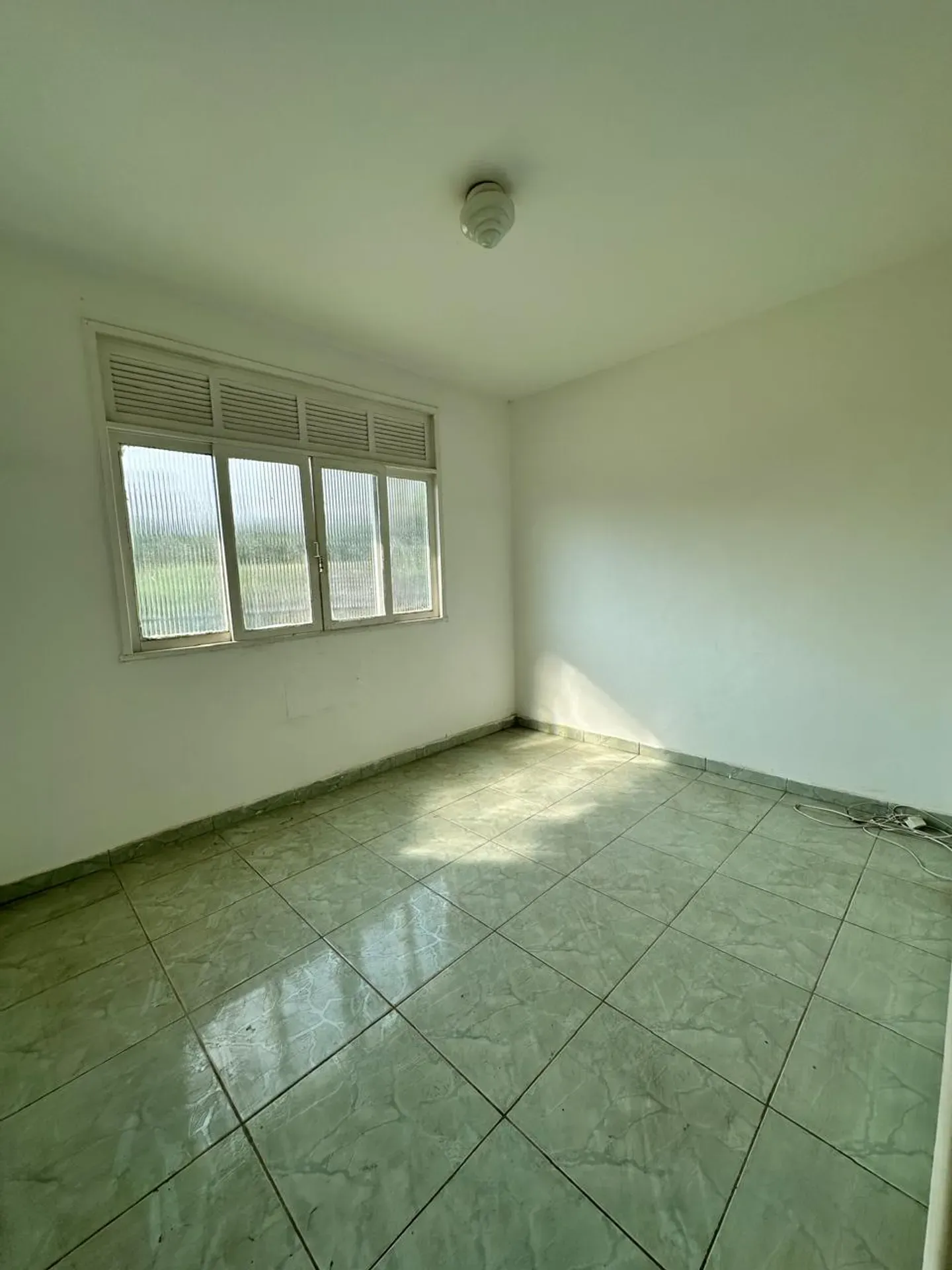 Unfurnished apartment with a private garden — photo 19