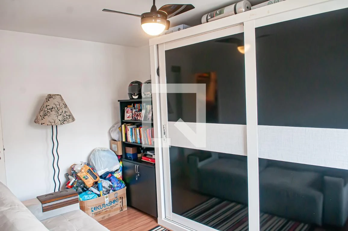 Walk-in closet in a 3-bedroom apartment, 130 m² — photo 30