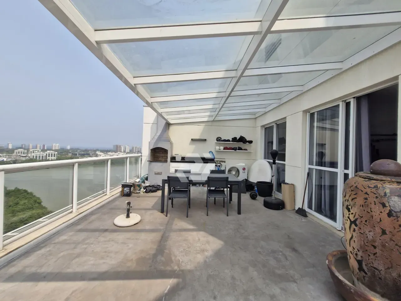 Furnished 4-bedroom apartment with 4 bathrooms — photo 8