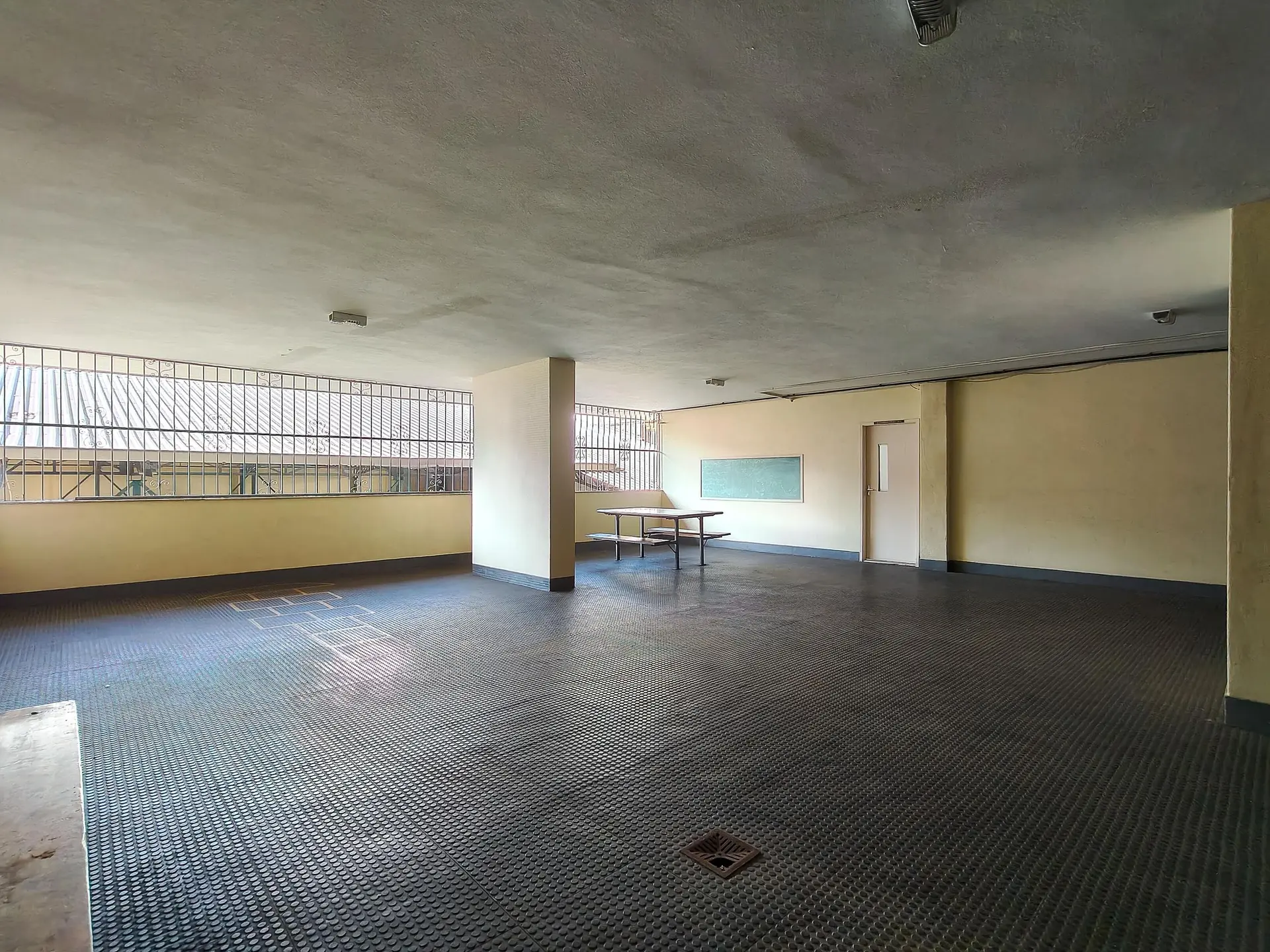 Furnished 4-bedroom apartment with 3 bathrooms — photo 73