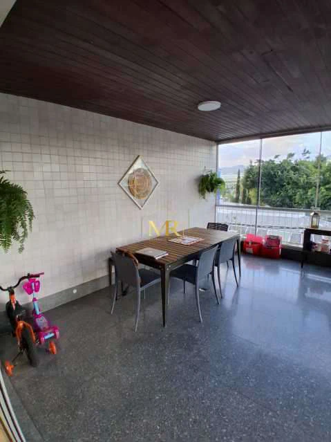 170 m² apartment with 3 bedrooms and a balcony — photo 12